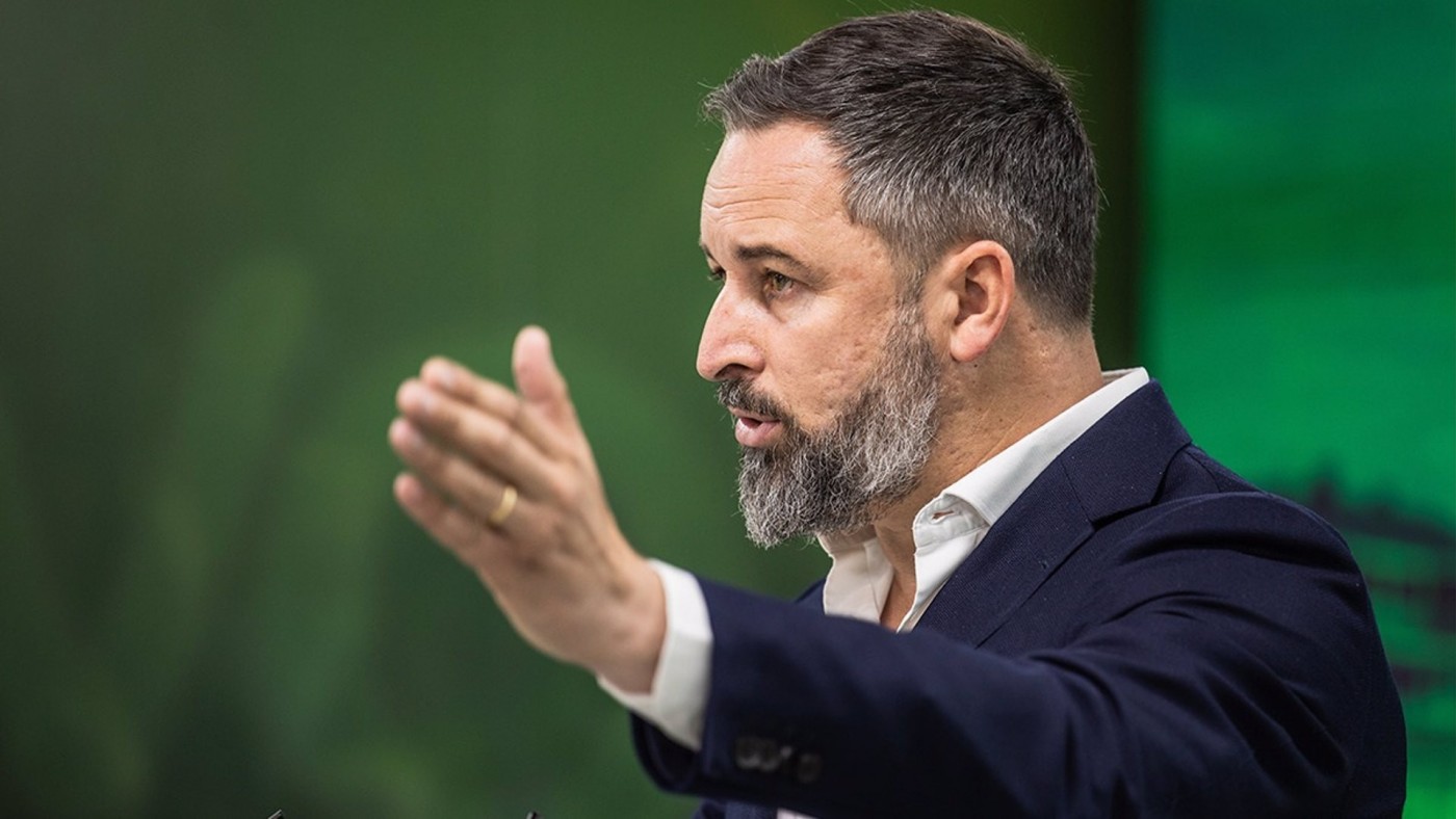 Abascal acusa a Feijóo de "sacrificar" Extremadura y Murcia por sus "intereses" personales y "ambición política"