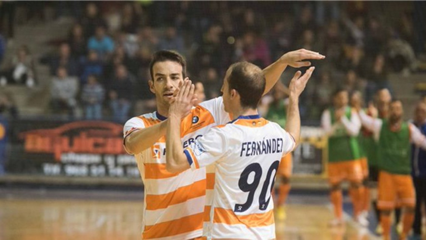 Los jugadores del Plásticos Romero Cartagena celebran un gol en un partido anterior