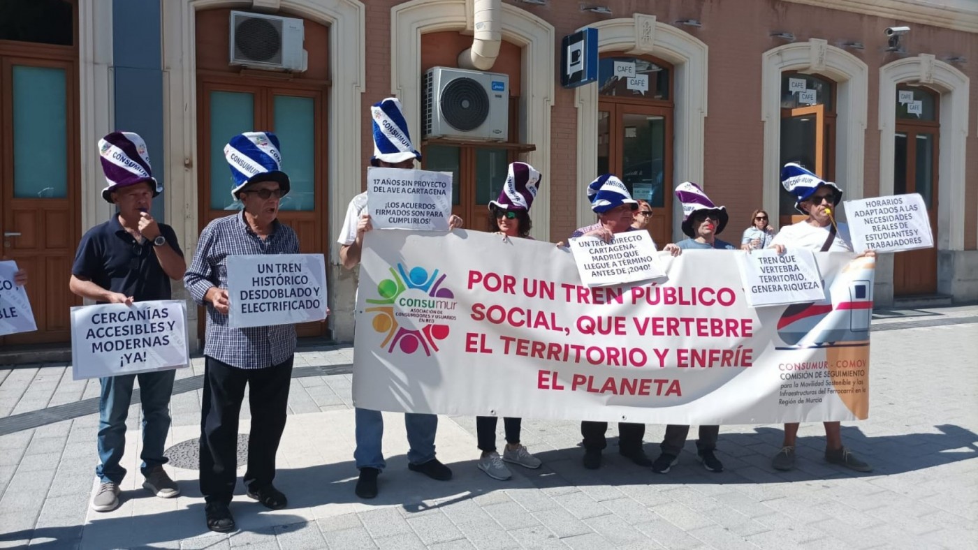 Concentración en protesta por la "deficiente política" en infraestructuras ferroviarias
