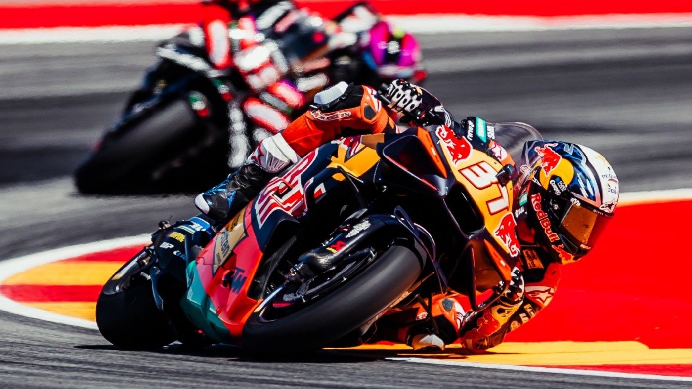 Acosta se luce en Motorland y acaba segundo tras un intratable Márquez