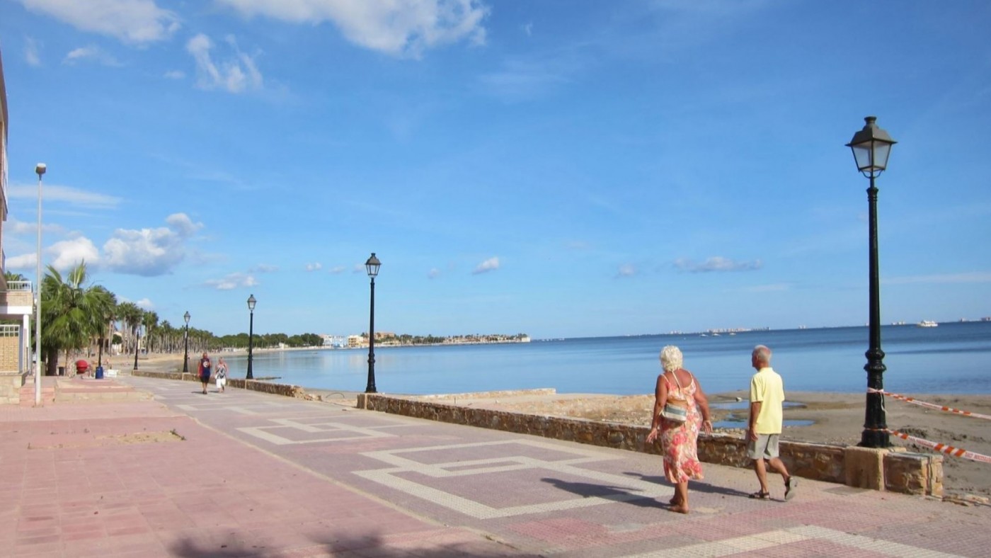 El alcalde de Los Alcázares se muestra a favor del parón urbanístico
