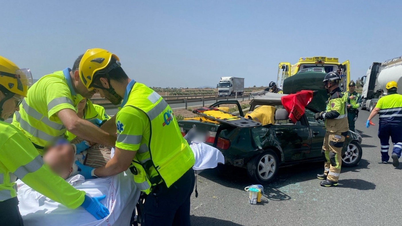 Rescatan a dos heridos en accidente ocurrido en la A-7, en Lorca