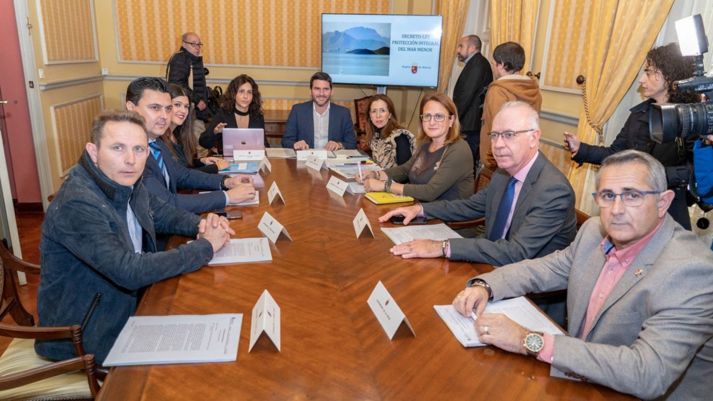 Reunión de los consejeros de Medio Ambiente y Turismo con los municipios del Mar Menor