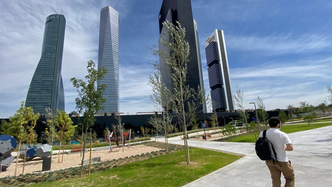 Un empleado necesita trabajar 100 años para ganar lo que un directivo en 12 meses