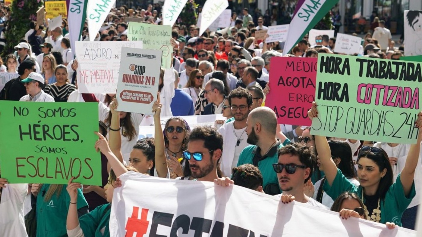 Seguimiento desigual de la huelga médica en Murcia con miles de citas suspendidas