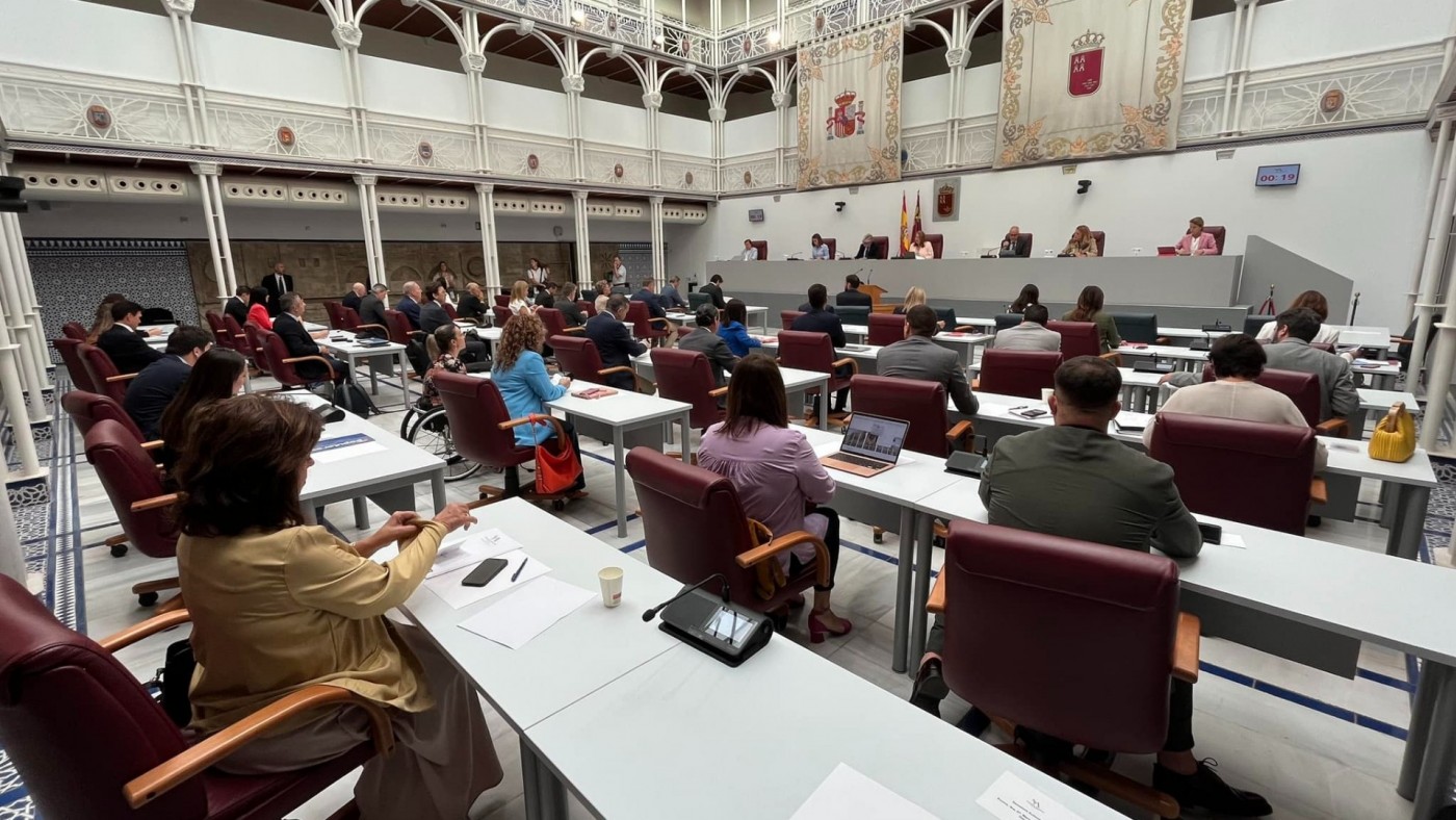 La Asamblea debate la proposición del PSOE sobre la moratoria urbanística del Mar Menor