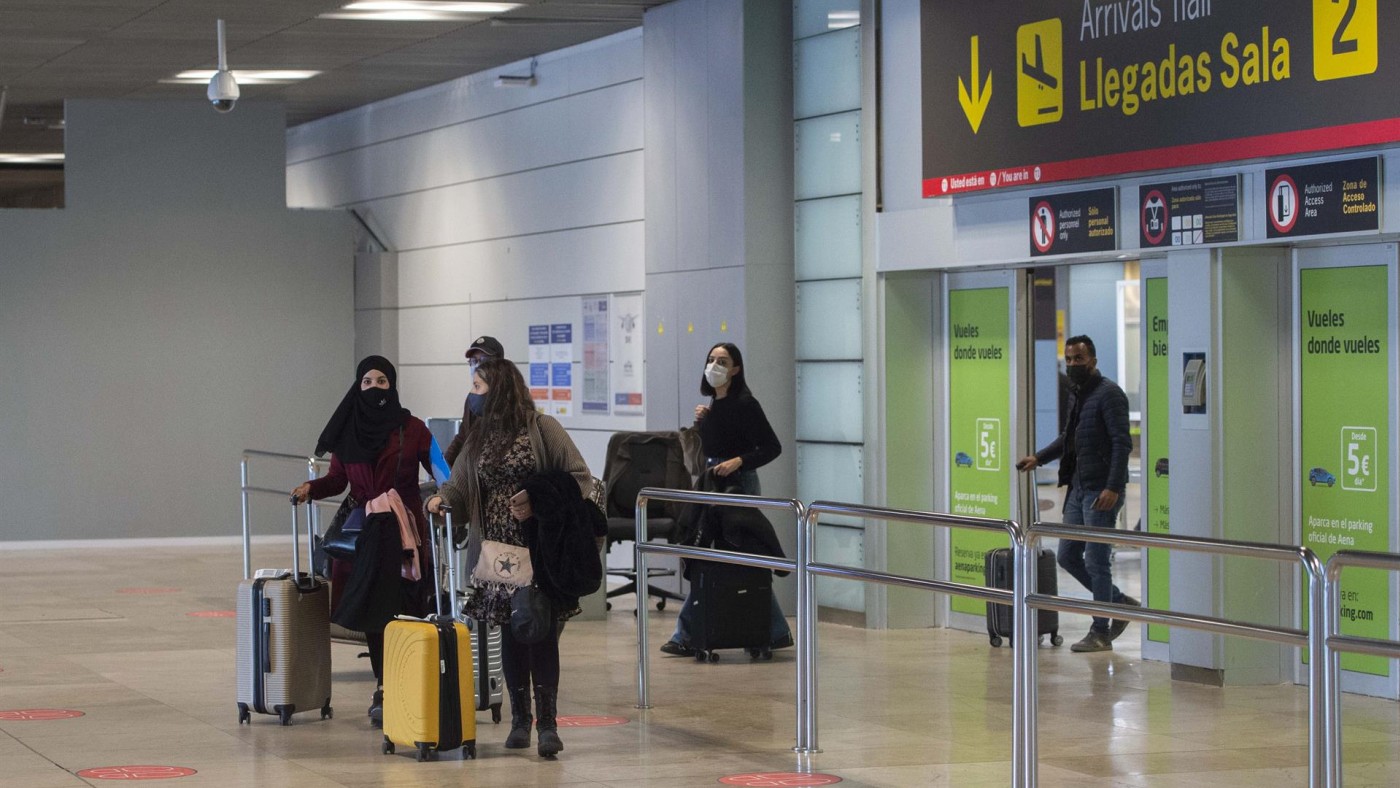 Pasajeros en el aeropuerto de Barajas