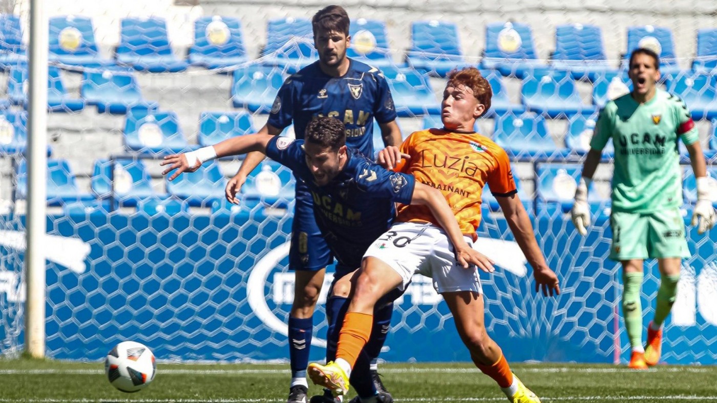 El 'efecto Cea' espolea al UCAM ante el líder Antequera (1-0)