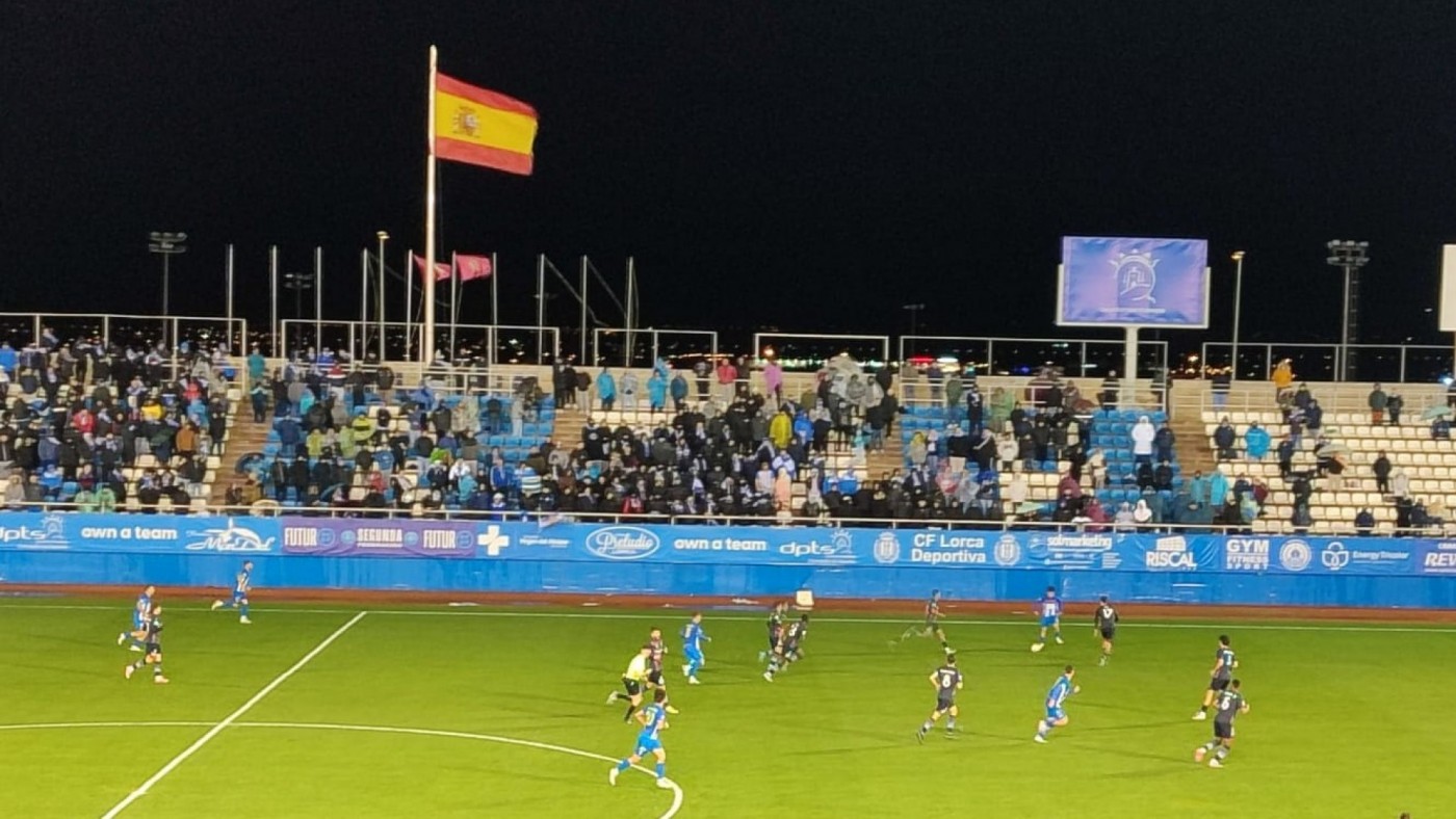 El Águilas afianza su liderato en el derbi frente al Lorca (0-1)