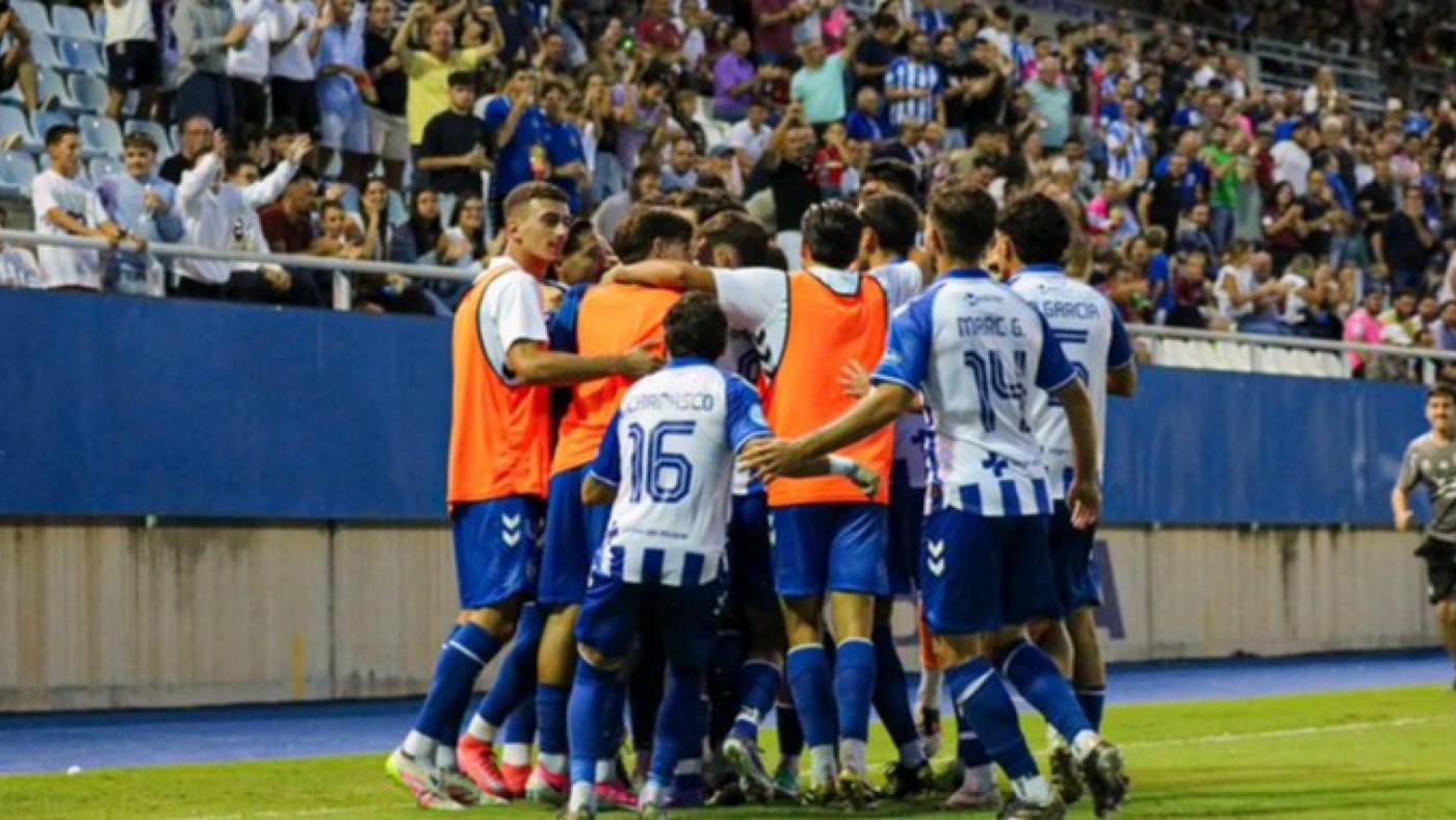 El Lorca Deportiva tumba al líder