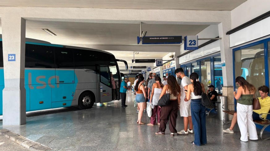 Trabajadores alertan de presuntas estafas a viajeros en la estación de San Andrés en Murcia 