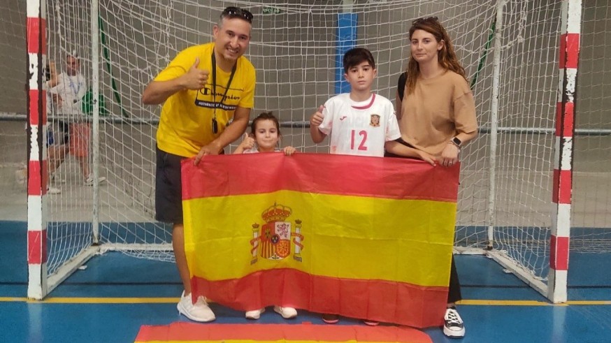 Con Patricia Jiménez hablamos con el yeclano Saúl Carpena, campeón de Europa de fútbol sala sub-12 para sordos, y su padre Manu