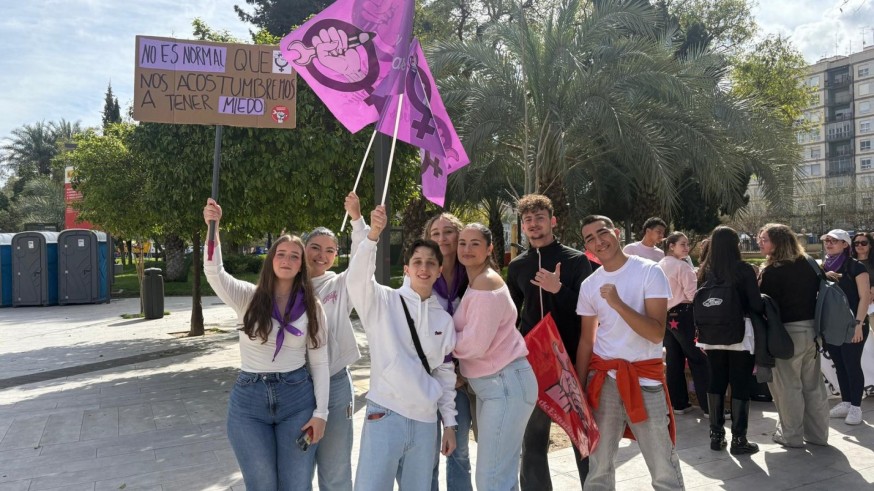 Los estudiantes defienden el feminismo en las calles