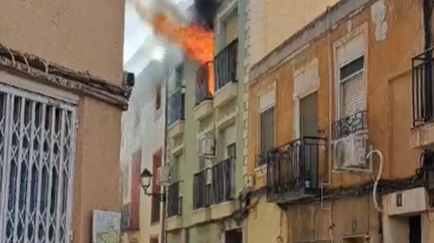 Tres mujeres atendidas por ansiedad en el incendio de una vivienda en Cieza