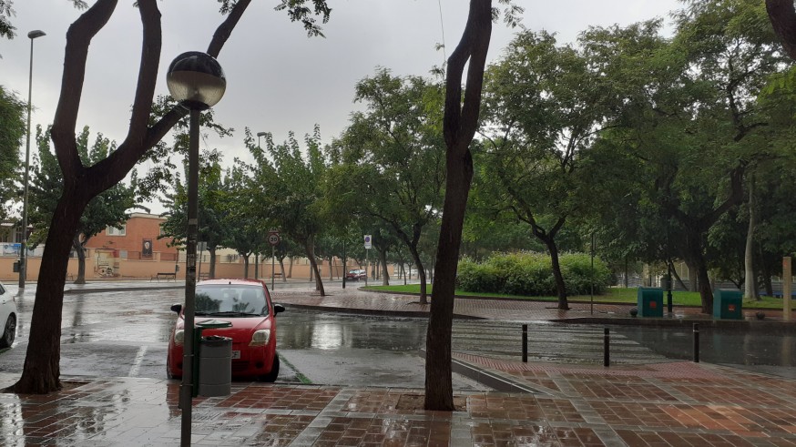 Una tormenta atraviesa la Región entre Alhama y la Vega Baja