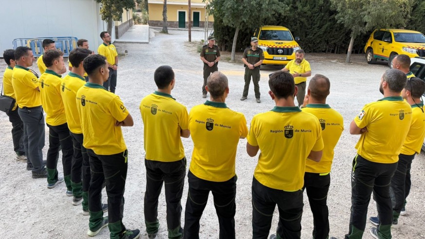 Murcia envía un helicóptero, 8 vehículos y 20 efectivos al incendio de Jarilla (Extremadura)