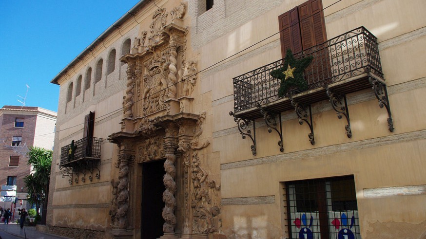 VIVA LA RADIO. Se renueva la restauración de la fachada del Palacio Guevara de Lorca