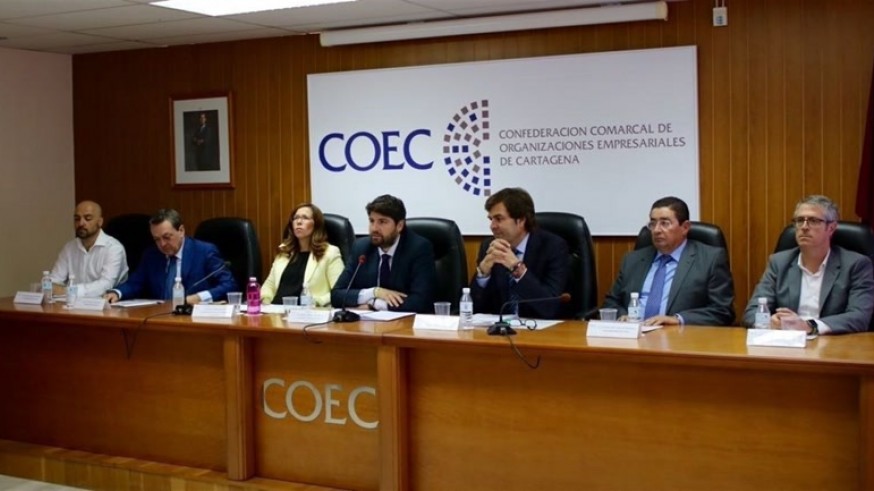 López Miras durante la clausura de la Asamblea de COEC