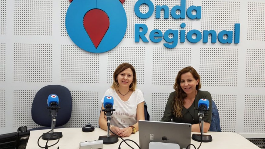 Sonia Rubio y otra compañera matrona en Onda Regional