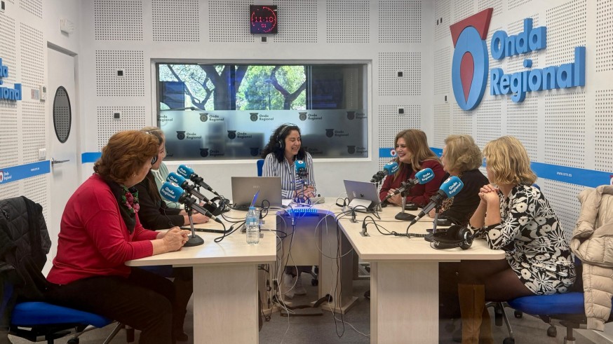 Diálogo entre madres e hijas sobre el éxito profesional y los cuidados