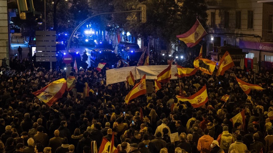 Quinta noche de protestas frente a la sede del PSOE en Madrid por la posible ley de amnistía