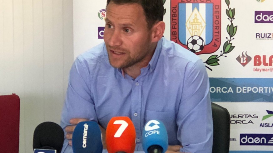 Mario Simón en rueda de prensa (foto: Lorca Deportiva)