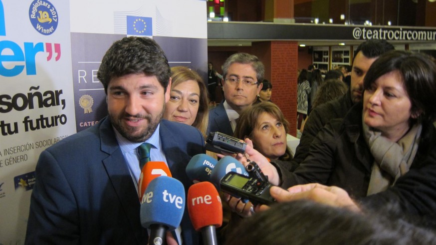 Miras atiende a los medios de comunicación