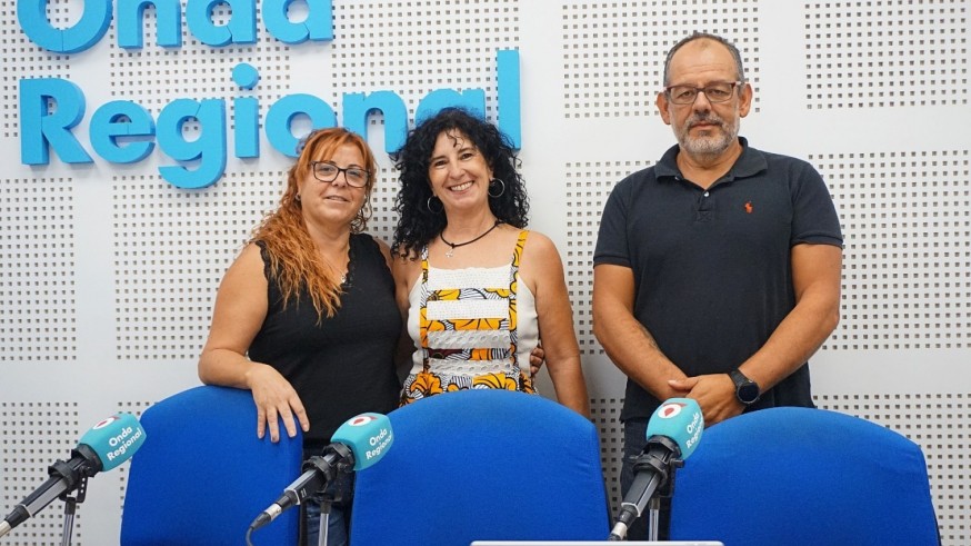 Mesa redonda de nudistas