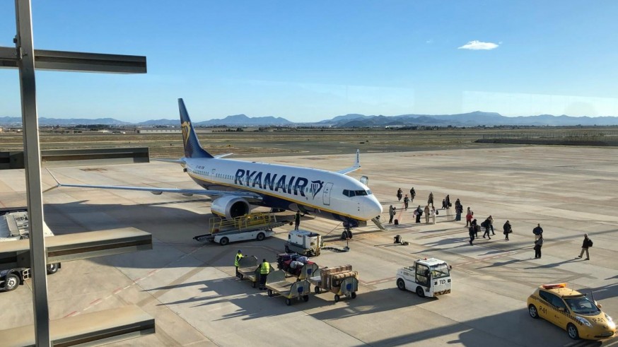 UGT lamenta la reducción de la oferta en el aeropuerto de Corvera