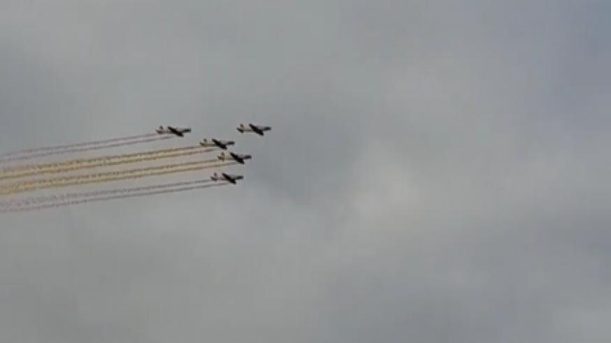 Los Pilatus PC-21 de la formación 'Mirlo' con base en la AGA cierran el Desfile de la Fiesta Nacional