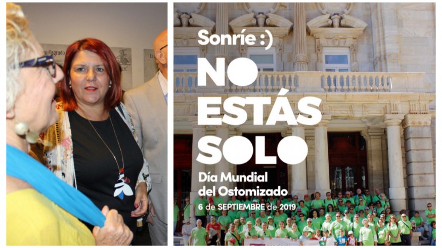 La presidenta de AOCT, Clara Heredia, junto a una imagen del cartel de 2019 del Día Mundial del Paciente Ostomizado