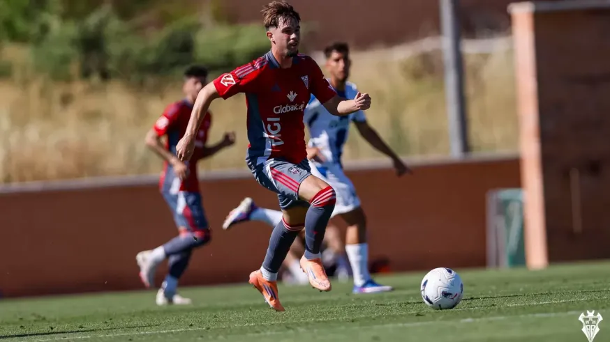 El Cartagena se hace con Marcos Moreno en propiedad