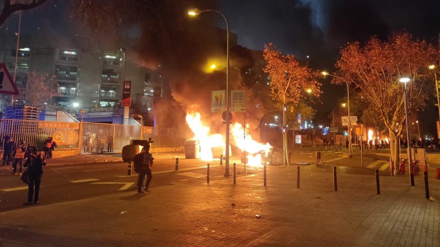 Cinco detenidos y 21 heridos en los disturbios junto al Camp Nou durante el clásico