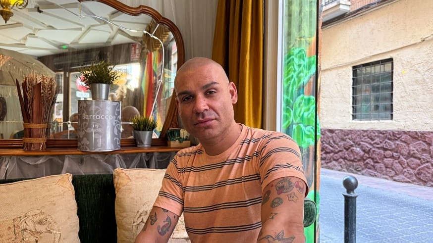 Personas que cuentan. Luis Alcázar conversa con la drag queen Lolita Versache (Jonathan Márquez)