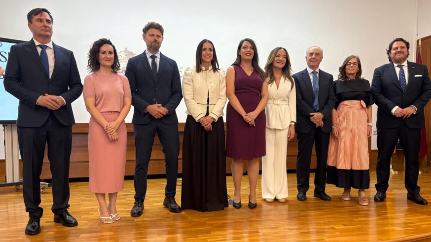 Toma posesión el nuevo equipo directivo de la Consejería de Salud y la gerente del SMS