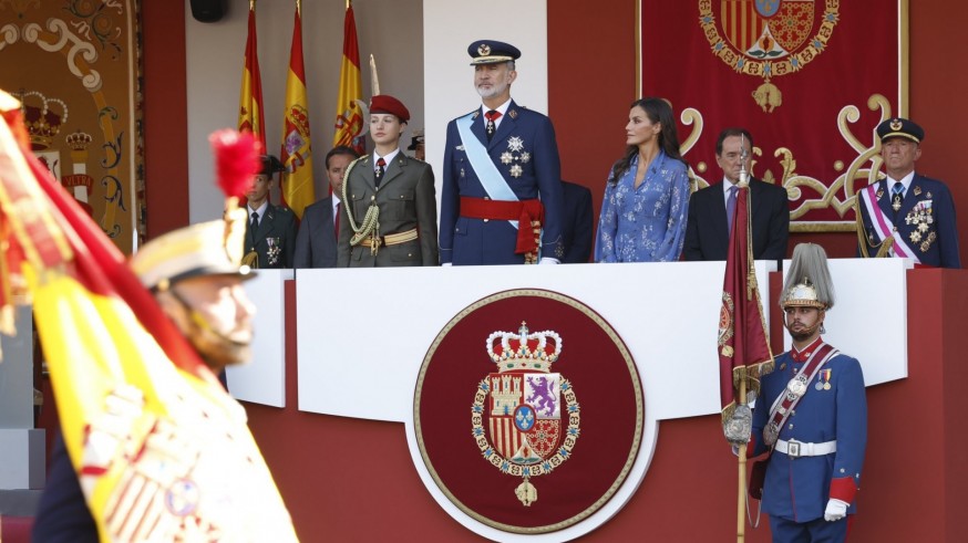 Los Reyes y la Princesa de Asturias presiden el desfile del 12 de Octubre, con más de 4.000 militares, 86 aeronaves y 142 vehículos