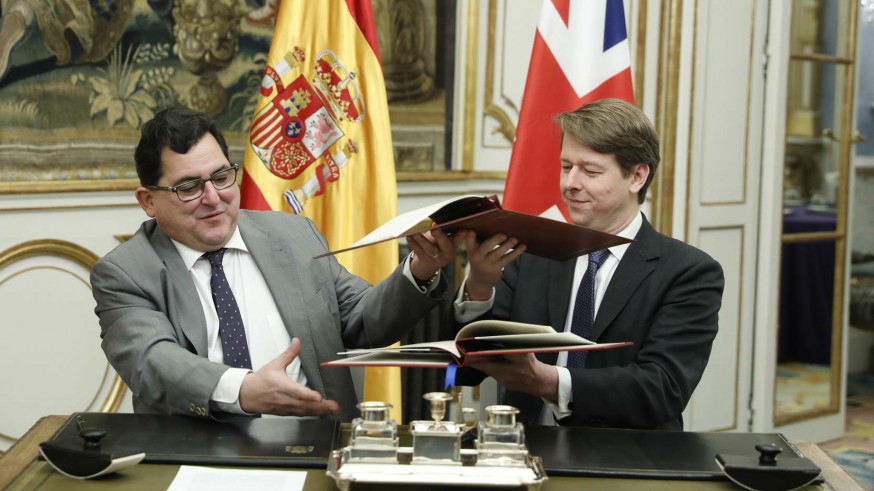 Firma del acuerdo.