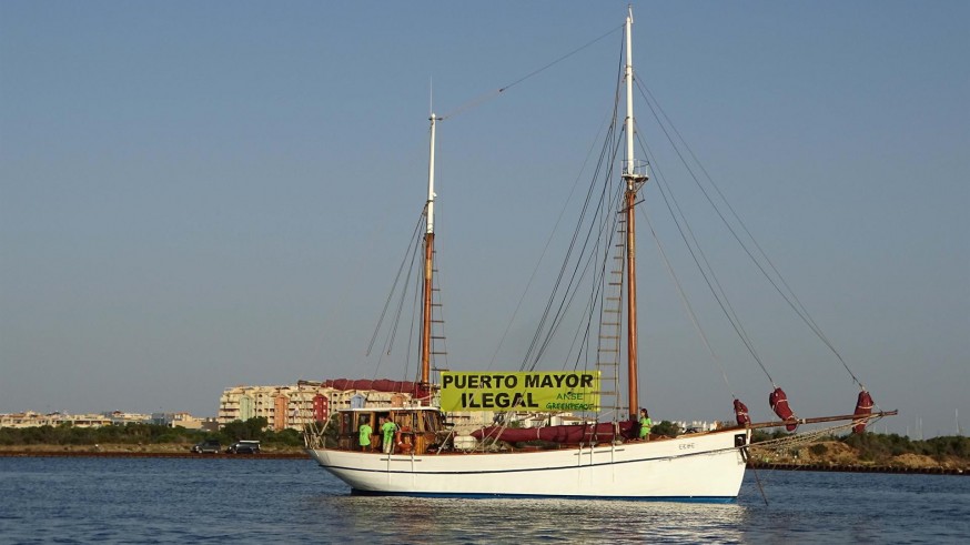 El barco ELSE , de ANSE, frente a Puerto Mayor. ANSE