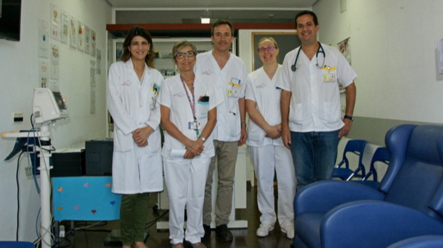 Domingo Pascual, en el centro, con el equipo de Insuficiencia Cardíaca de la Arrixaca. Foto: CARM