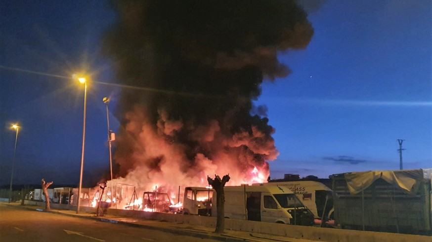 Incendio en un desguace de Fortuna.
