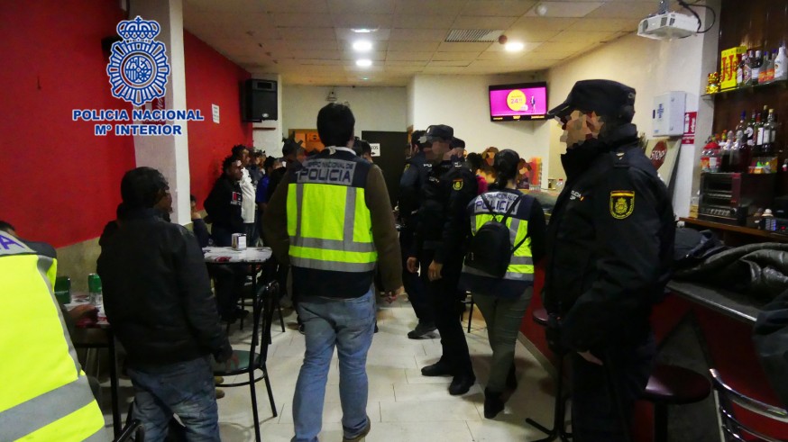 Intervención de la Policía Nacional en un establecimiento en Lorca