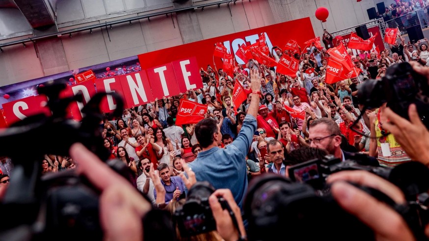 Sánchez augura una victoria para el PSOE el 23J y pide votar "todo al rojo"