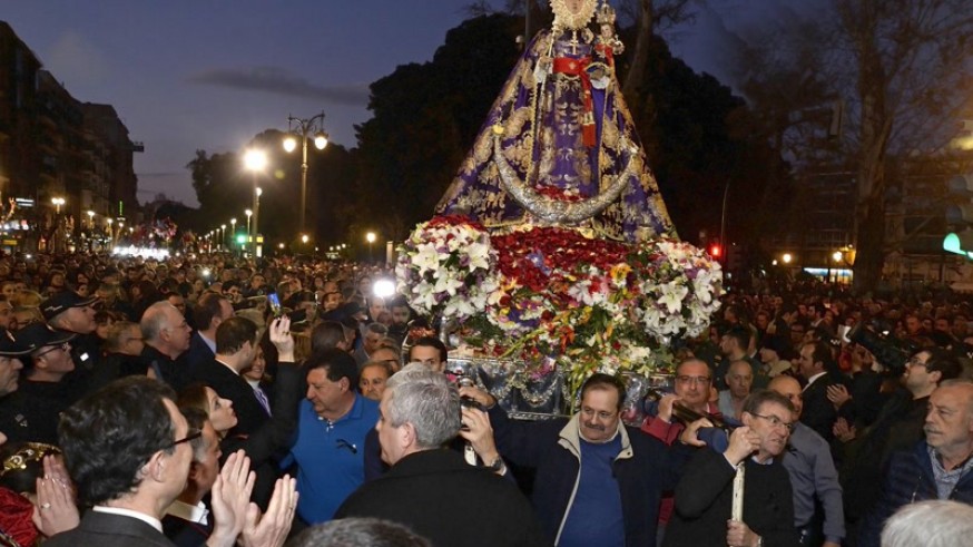 La Fuensanta, acompañada por miles de murcianos.