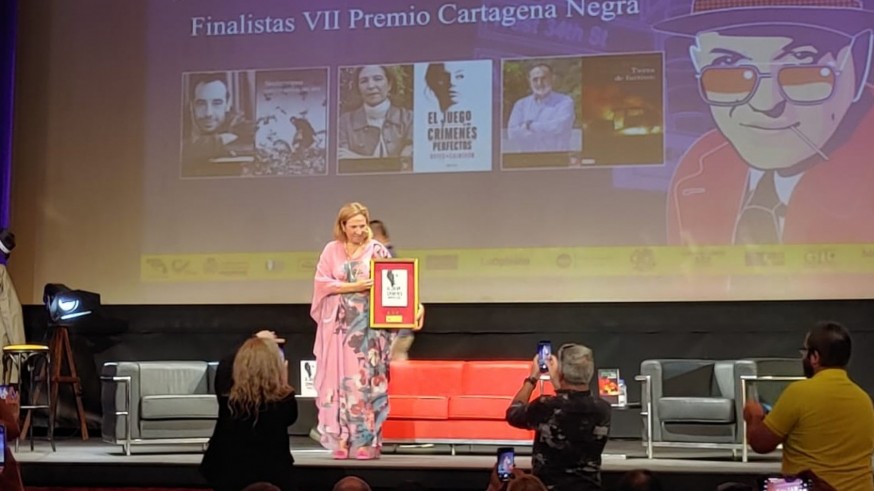 Reyes Calderón logra el Premio Cartagena Negra de Novela por 'El juego de los crímenes perfectos'