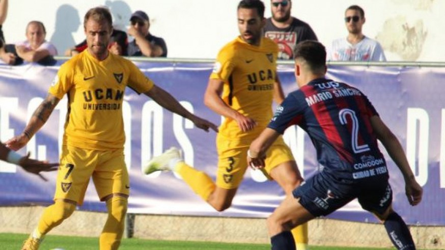 El Yeclano vence 2-1 al UCAM 