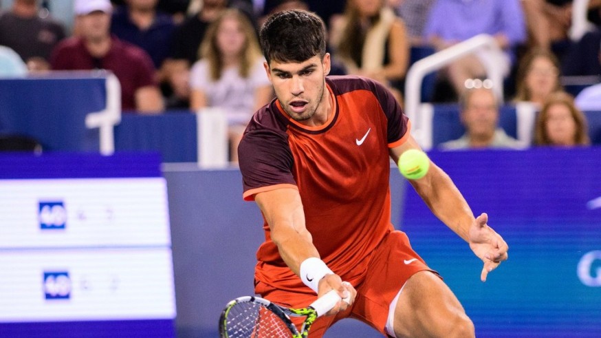 Alcaraz se frustra ante Monfils y cae eliminado en Cincinnati