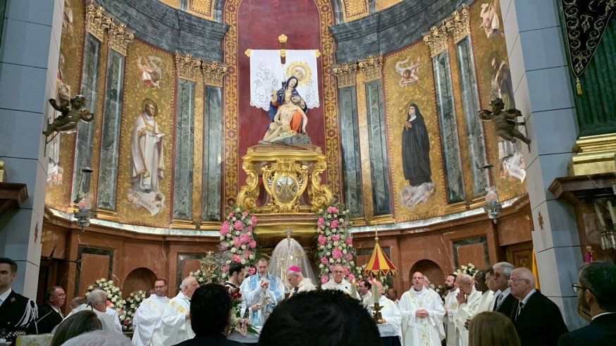 Miles de cartageneros rinden homenaje a su patrona en la Onza de Oro