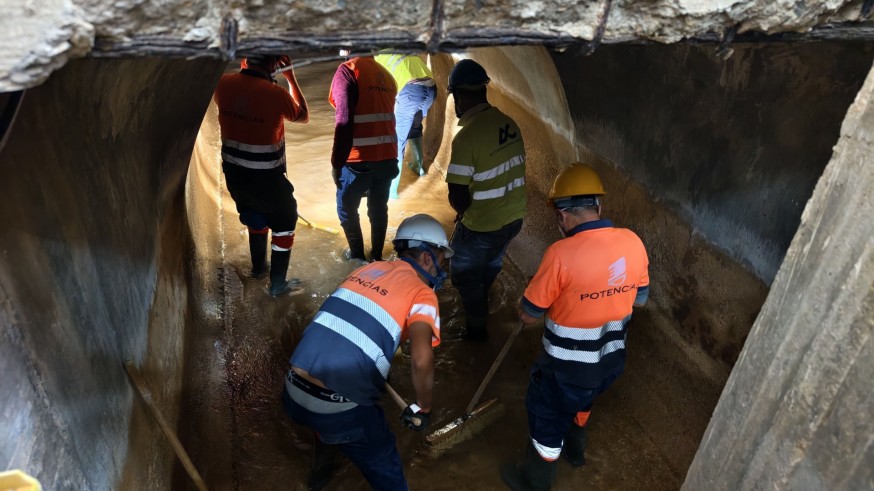El suministro de contingencia de agua no potable a los localidades del Mar Menor llega de forma irregular