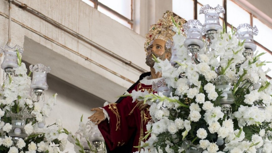 Expectación en las horas previas a la procesión del Traslado de los Apóstoles de Cartagena