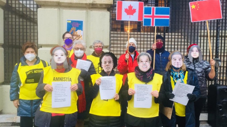 Integrantes de Amnistía Internacional en la protesta de la plaza de la Merced, a favor de los derechos humanos en China
